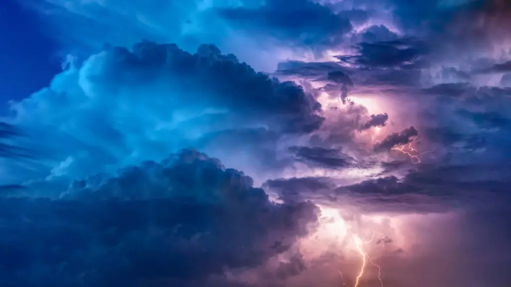 storm clouds and lightining